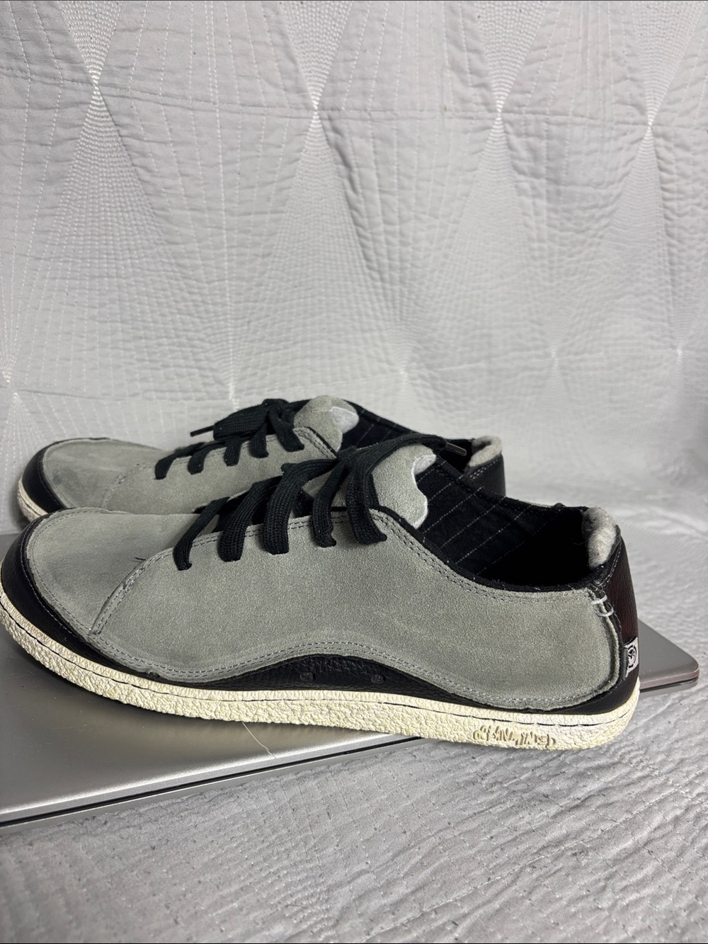 Men’s Low-Top Suede Sneakers in Light Gray with Black Trim